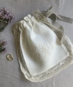 Porta alianzas de lino y encaje